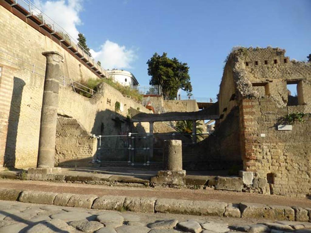 Ins. Orientalis II, 19 Herculaneum, September 2015. Looking east towards two columns at entrance to the upper terrace of the Palestra, through a large rectangular hallway. According to Parslow, Karl Weber identified this structure as another “temple”, comparing it to the earlier “Temple of the Mater Deum or Vespasian”. (see Ins. Or. 2 4). This second structure which is now recognised as the northern vestibule of the Palaestra first appeared in a report of September 22, 1759.”
See Parslow, C. C. (1998). Rediscovering Antiquity, Cambridge Univ. Press, (p.146).
